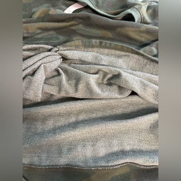 Activ8 Green Camouflage Print Long Sleeve Sweater, Woman Size Large - Picture 6 of 7